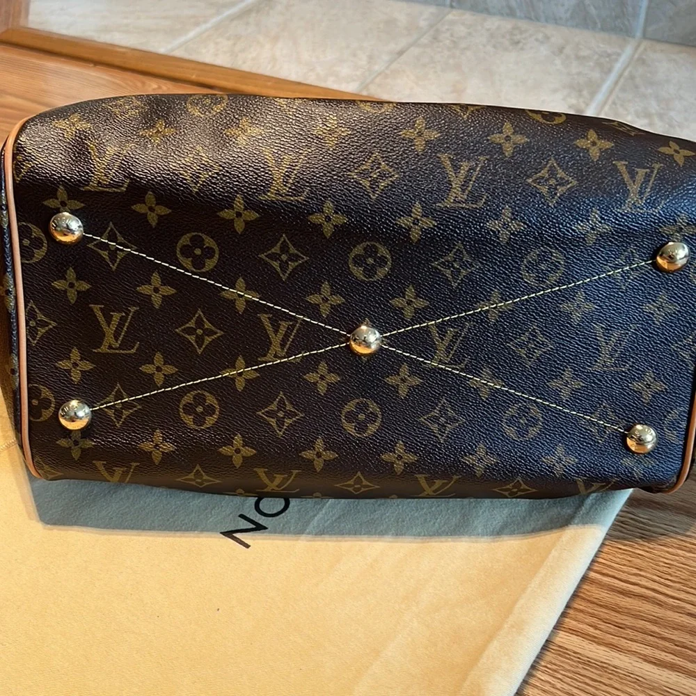 Gorgeous Louis Vuitton Tivoli bag
